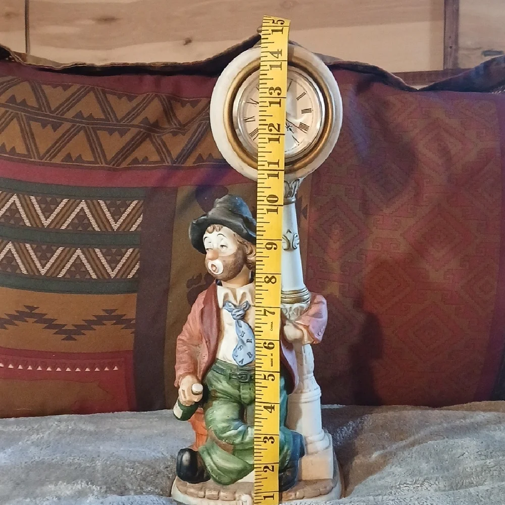 Charming Clown Figurine with Clock - Multicolor